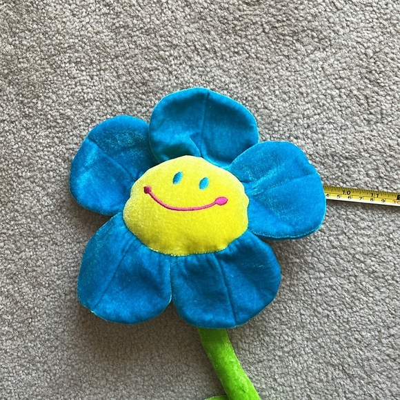 Smiley Flower Toy with Blue Petals and Green Strm - Picture 6 of 10